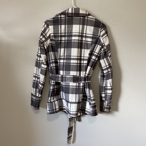 Adorable Spring Jacket 🌸 - Picture 5 of 5